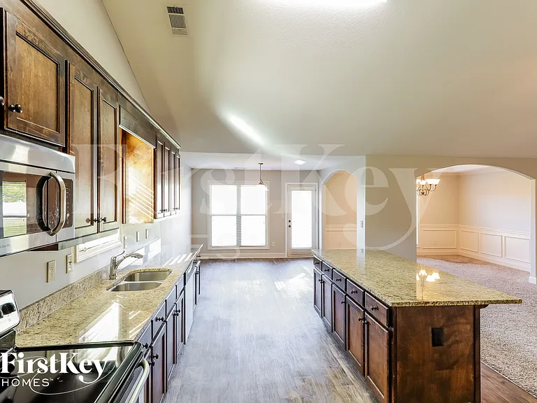 1028 Lake Vista Dr — Photo 6