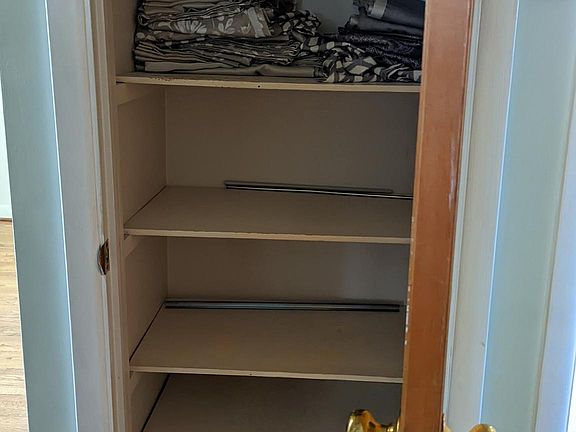 4th image of 1667 W Stratford Ave
