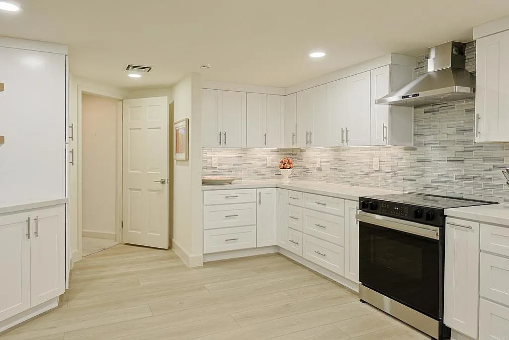 4 bed, 4411 sqft, $9,500 — Photo 3