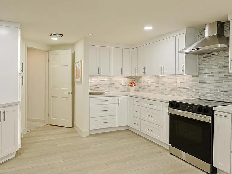 1099 1st St #103 — Photo 3