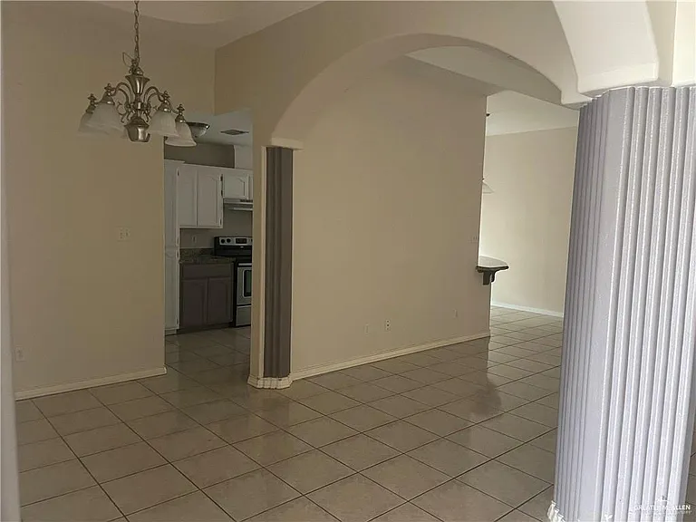 4418 N 27th Ln — Photo 3