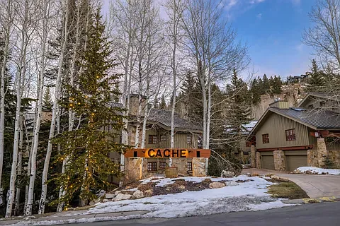 8015 Cache Dr — Photo 22
