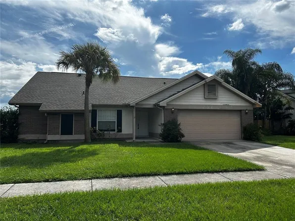 1215 Carrie Wood Dr, Valrico, FL 33596