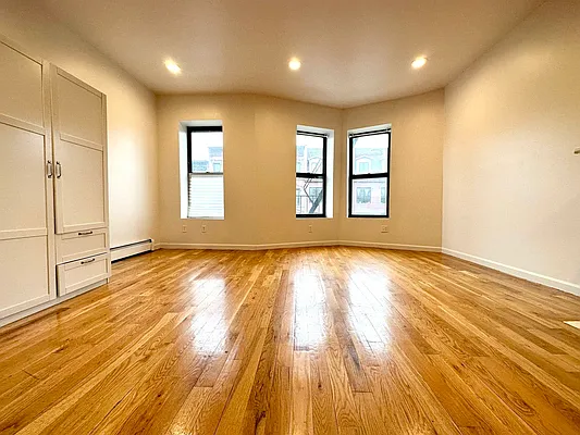 Rented by GROOME REALTY LLC | media 11