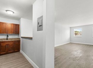 1530 Crescent Cir APT 8, Lake Park, FL 33403