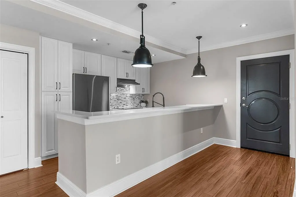 2 bed, 2.0 bath, 1218 sqft, $3,400 — Photo 1