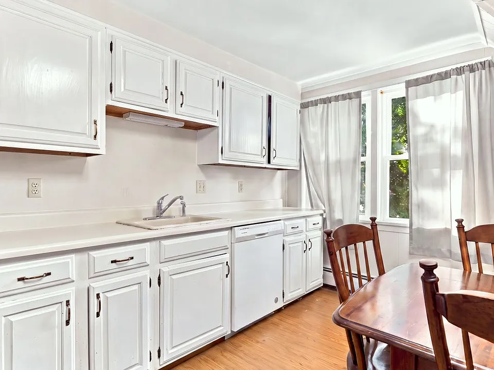 52 Linden St #2