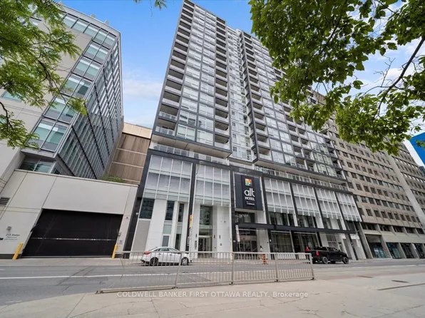 199 Slater St #906, Ottawa, ON K1P 0C8