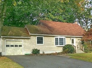 5 Arlington Dr, Howell, NJ 07731