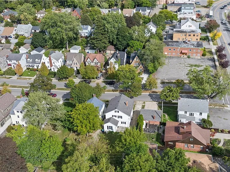 80 Capen Blvd — Photo 36