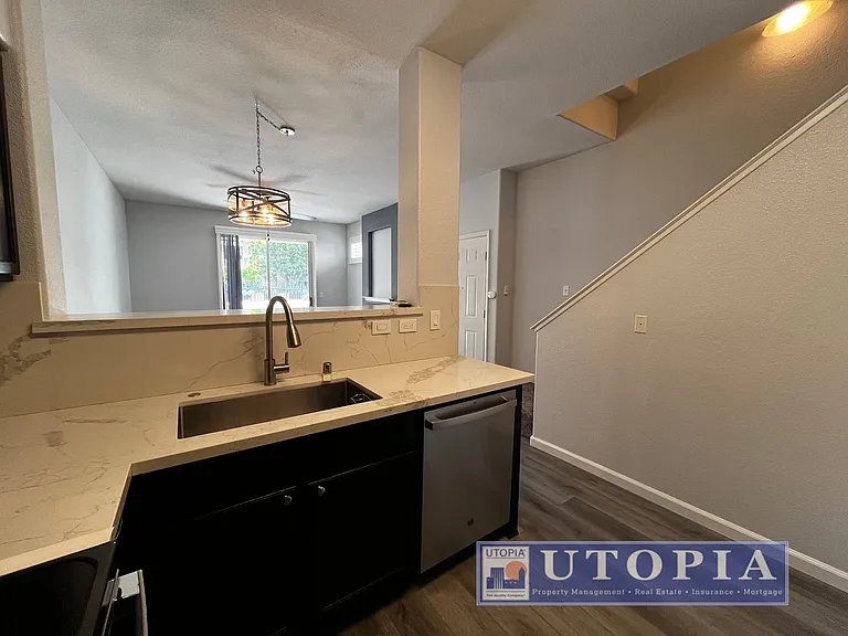 156 Everson Dr — Photo 10