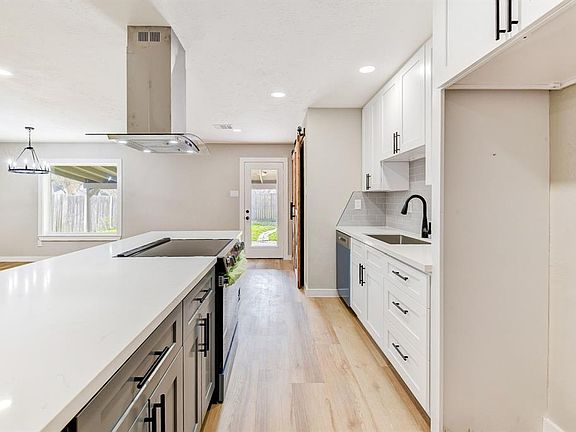 3rd image of 6842 Glenstein Drive