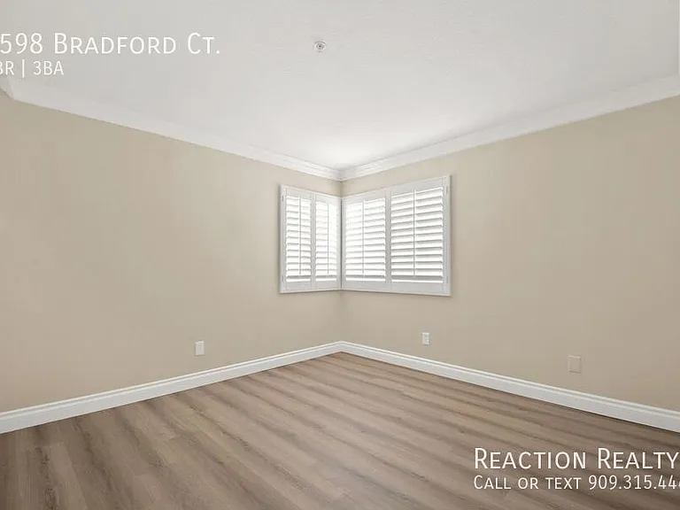 6598 Bradford Ct — Photo 11