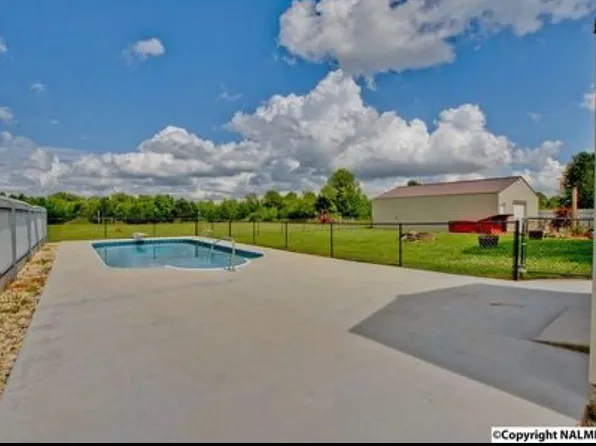 219 Travis Dr, Hazel Green, AL 35750