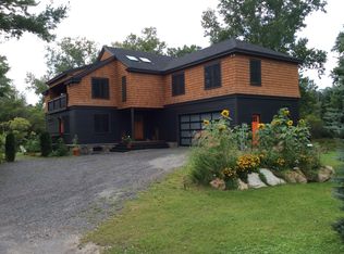 2 Goodrich St, Stockbridge, MA 01262