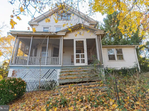 119 Stehley Ln, Falling Waters, WV 25419