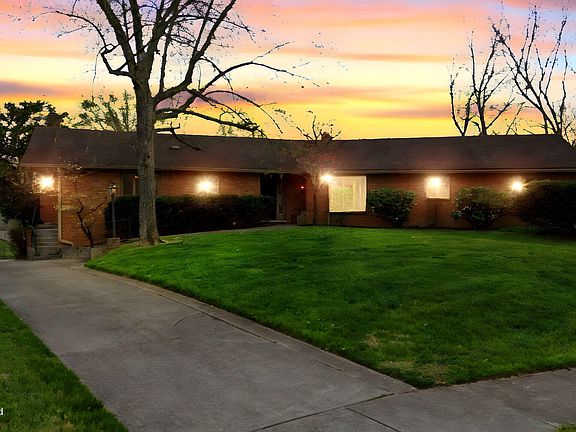 3rd image of 2044 Manor Dr