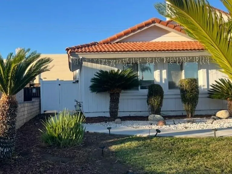 425 Lewis Pl — Photo 1