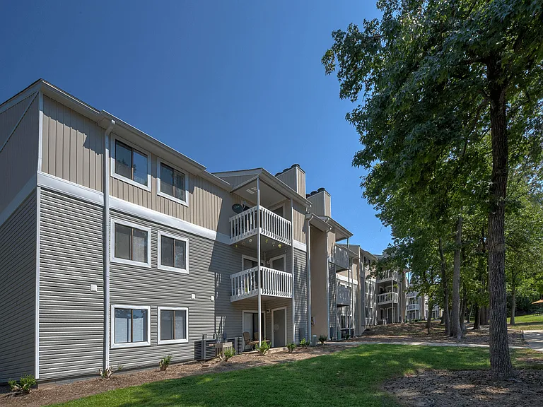 Eastchester Ridge Apartments — Photo 6
