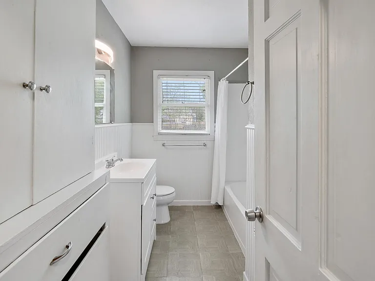 1050 Ponder St — Photo 8