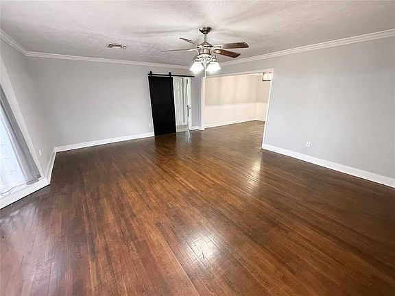 4th image of 1016 E Cypress St