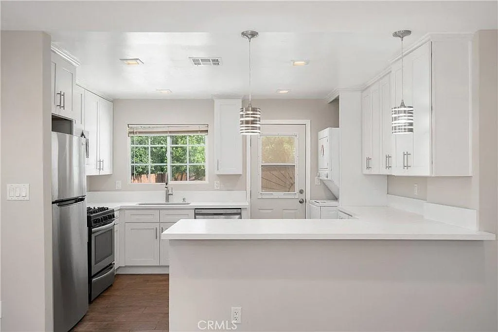7310 Lindley Ave — Photo 3