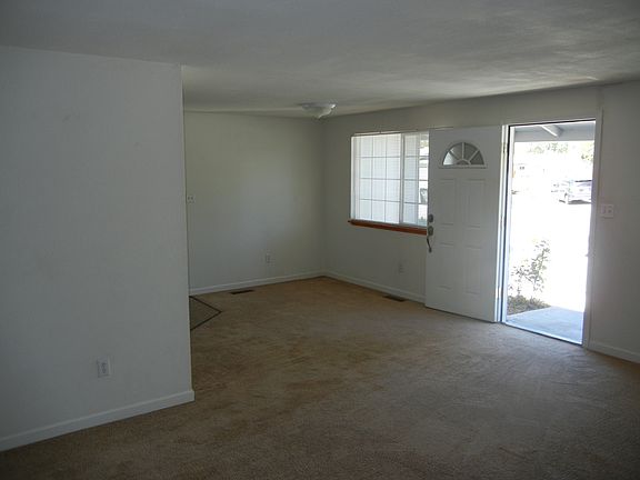 4th image of 2514 Baker Dr