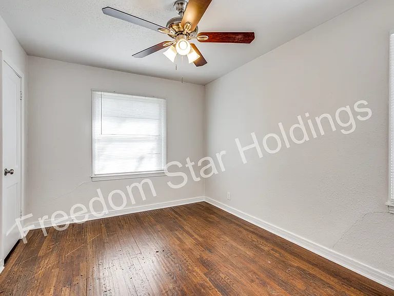 4256 Standish Rd #C — Photo 1