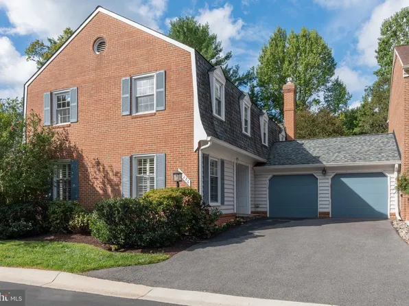10226 Democracy Ln, Potomac, MD 20854