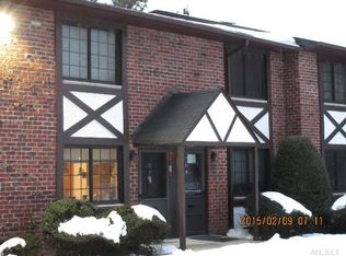 12 Pinebrook Pl, Bay Shore, NY 11706
