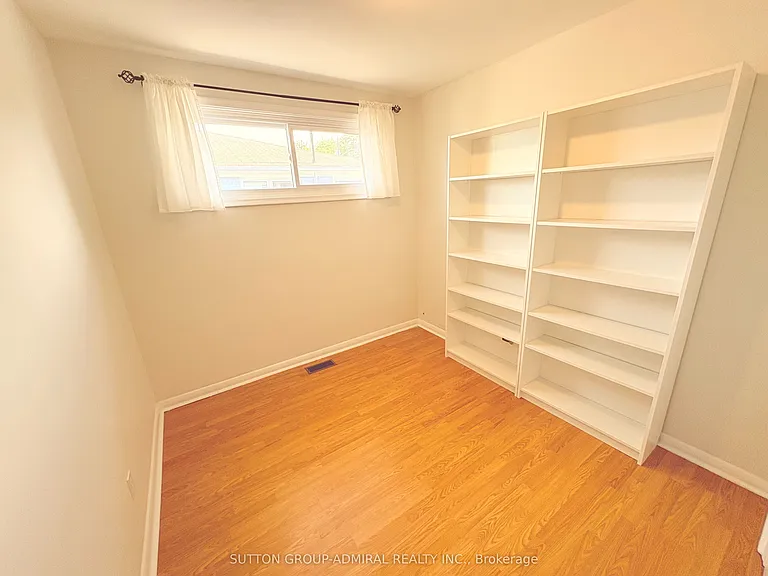 319 Dovedale Dr — Photo 10