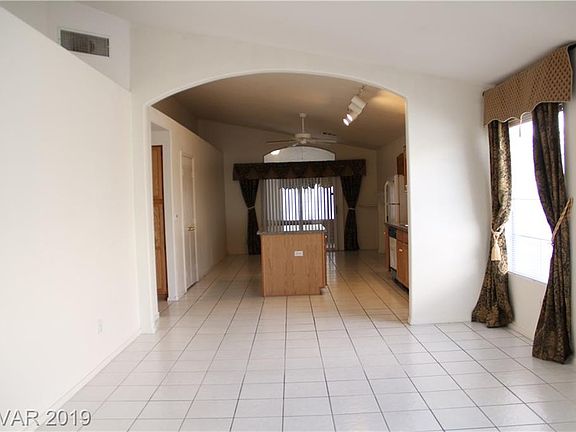 3rd image of 6909 Wineberry Dr