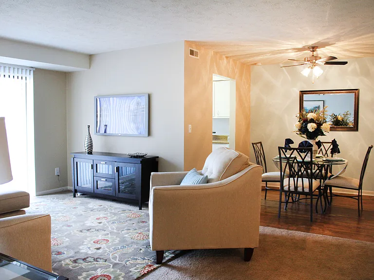 Hunter's Creek Apartments — Photo 25