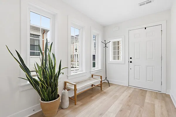 3 bed, 1887 sqft, $3,200 — Photo 3