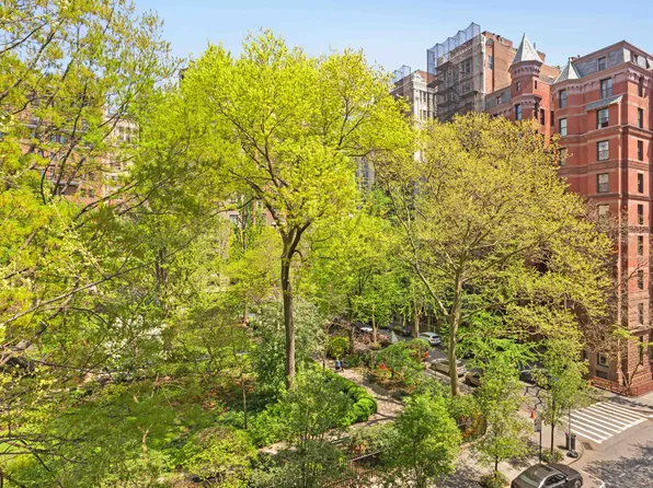 22 Gramercy Park image 16 of 23