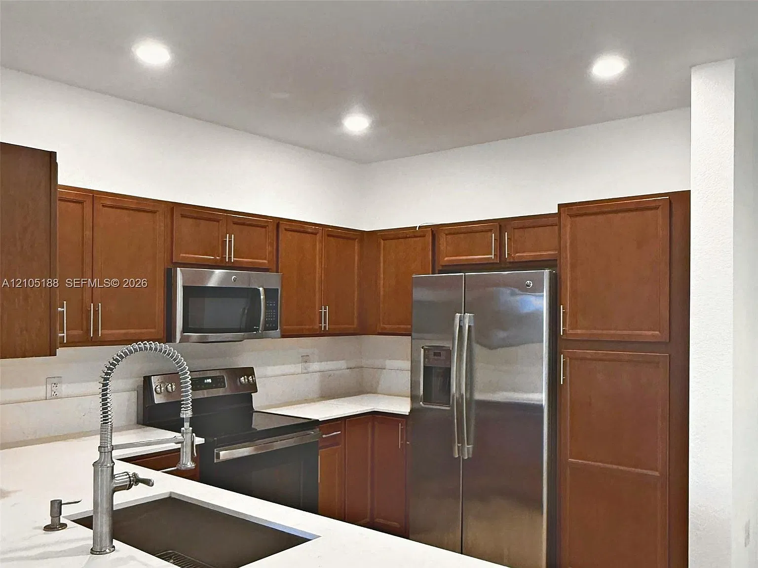 3 bed, 2.5 bath, 1668 sqft, $3,600 — Photo 4