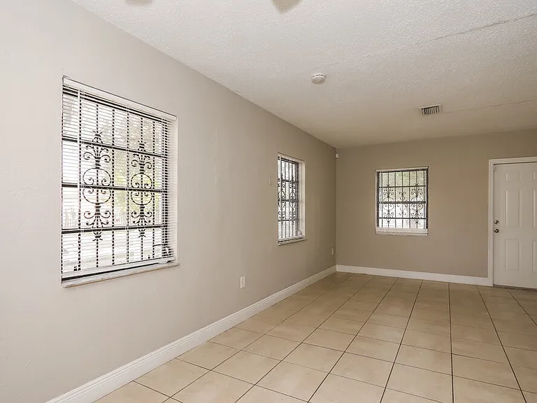 15420 NW 27th Pl — Photo 13
