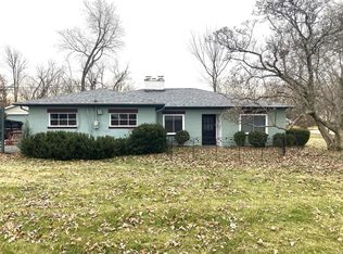 737 Jackson Ln, Godfrey, IL 62035