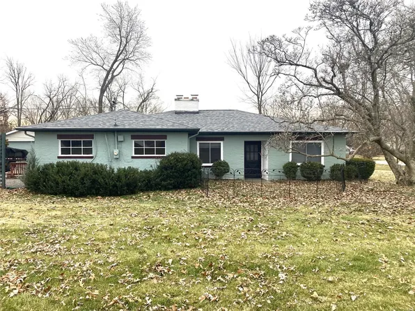 737 Jackson Ln, Godfrey, IL 62035