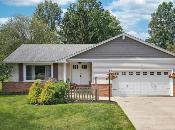 624 Jefferson Dr, Highland Heights, OH 44143