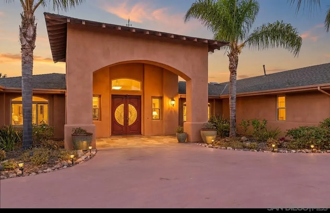 4 bed, 4.5 bath, 5120 sqft, $15,000 — Photo 2