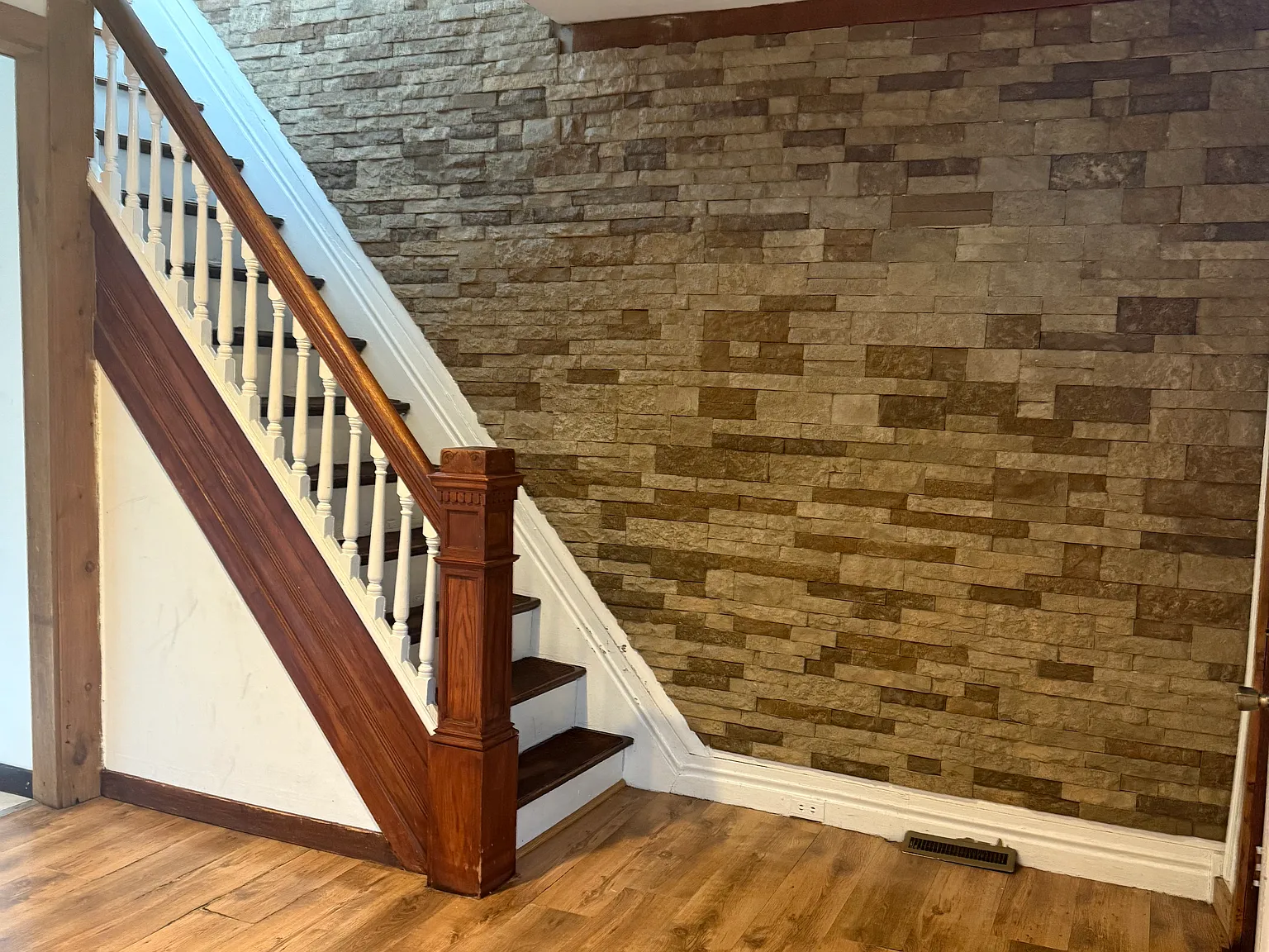 3 bed, 1200 sqft, $1,900 — Photo 2
