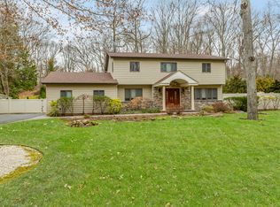29 Farmington Ln, Melville, NY
