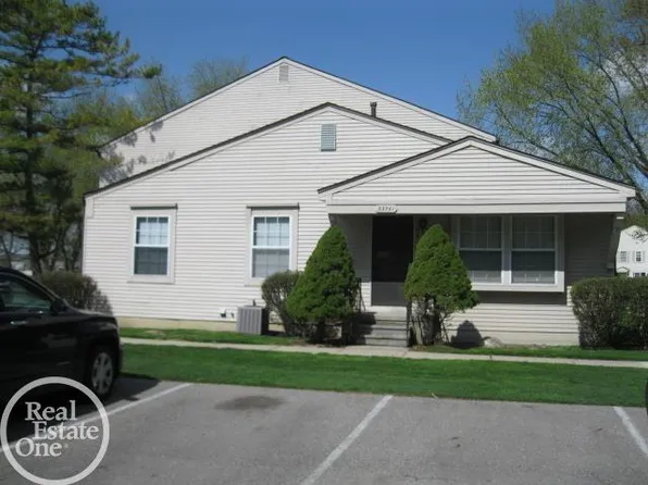 33761 Bayview Dr, Chesterfield, MI 48047
