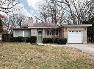 215 Barberry Rd, Highland Park, IL 60035
