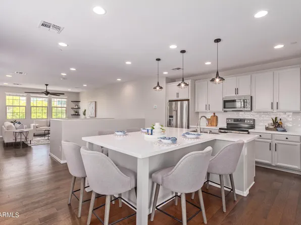 1712 E BRIDGEPORT Parkway, Gilbert, AZ 85295