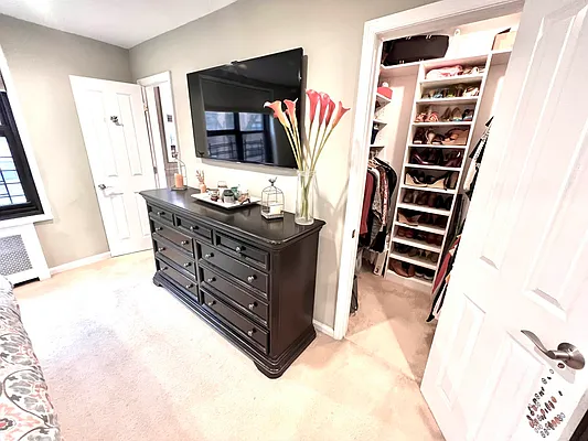Sold by Winzone Realty Inc | media 31