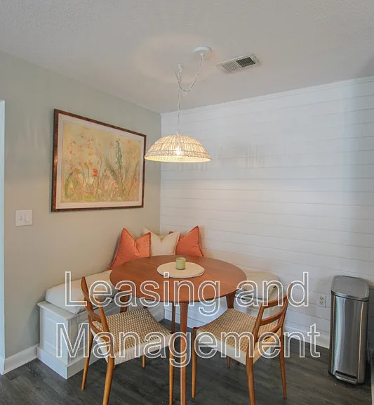 271 Alexandra Dr #11 — Photo 4