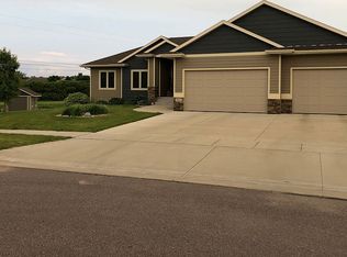 2821 E Daybreak Cir, Brandon, SD 57005
