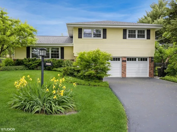 7 Merry Ct SE, La Grange, IL 60525